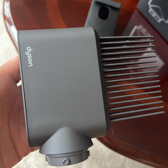Dyson Airwrap wide tooth comb attachment in the color iron/nickel , never used. - Picture 2 of 8